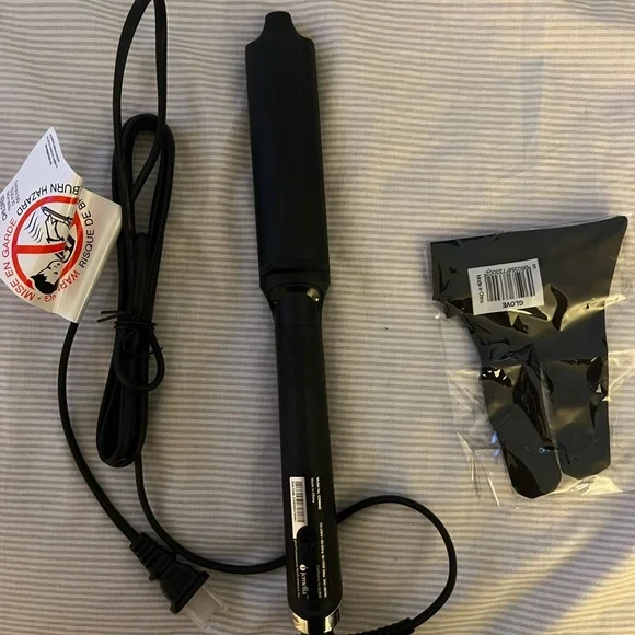 GHD Classic Wave Oval Curling Wand - Used Once ghd Classic Wave - Oval Curling Wand | Dermstore main image 3